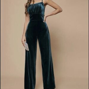 NWOT Shein Velvet Jumpsuit  Womens Size XS Green Strappy Holidays Evening